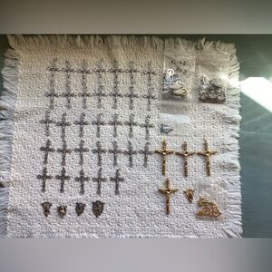 Crucifixes and centerpieces for Rosary making